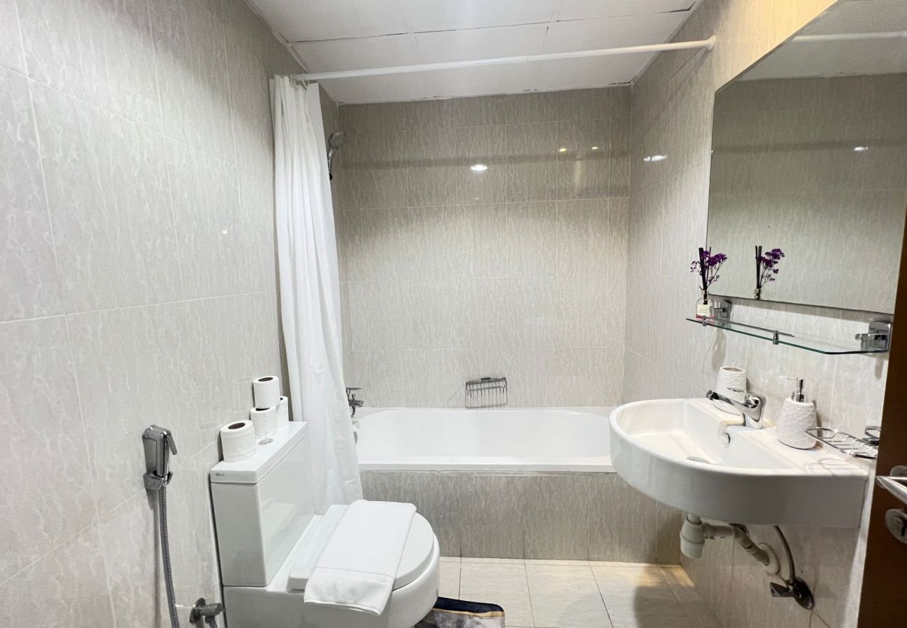 Apartment in Dubai - The Radiance 1BR Suite w Sofa Cum Bed in Ontario