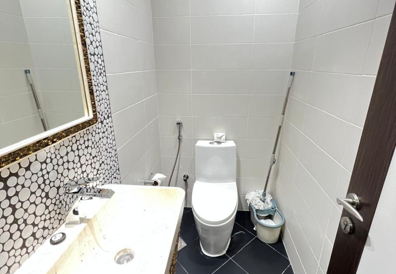 Apartment in Dubai - Bliss & Beyond | Classy 1BR w Extra Bed in Miraclz
