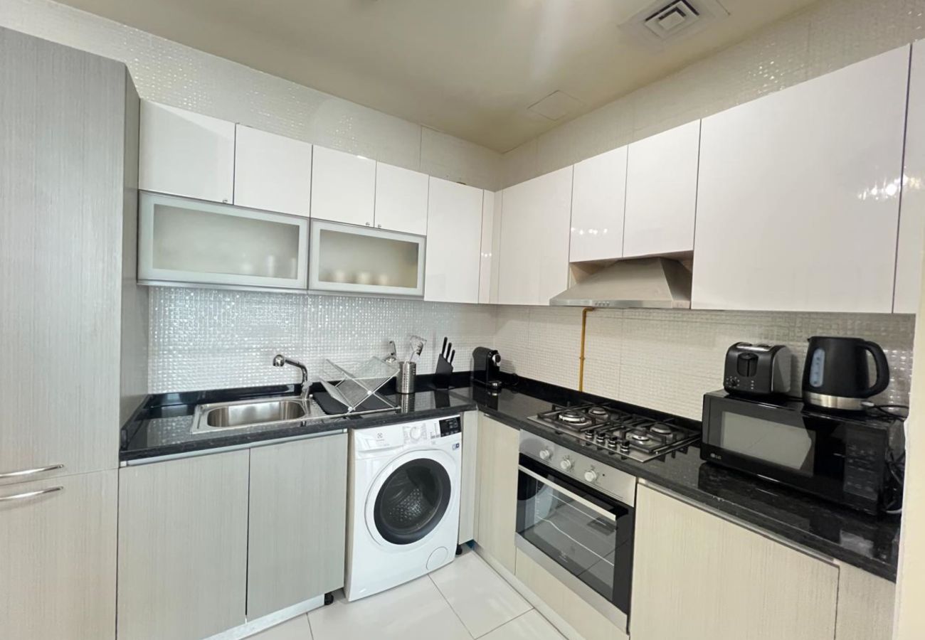 Apartment in Dubai - Bliss & Beyond | Classy 1BR w Extra Bed in Miraclz
