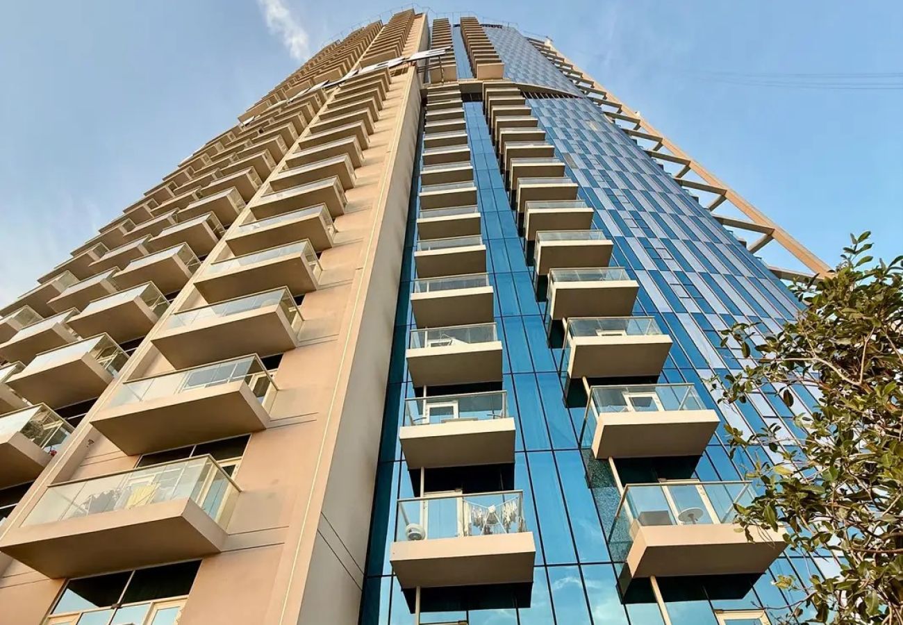 Apartment in Dubai - Bliss & Beyond | Classy 1BR w Extra Bed in Miraclz