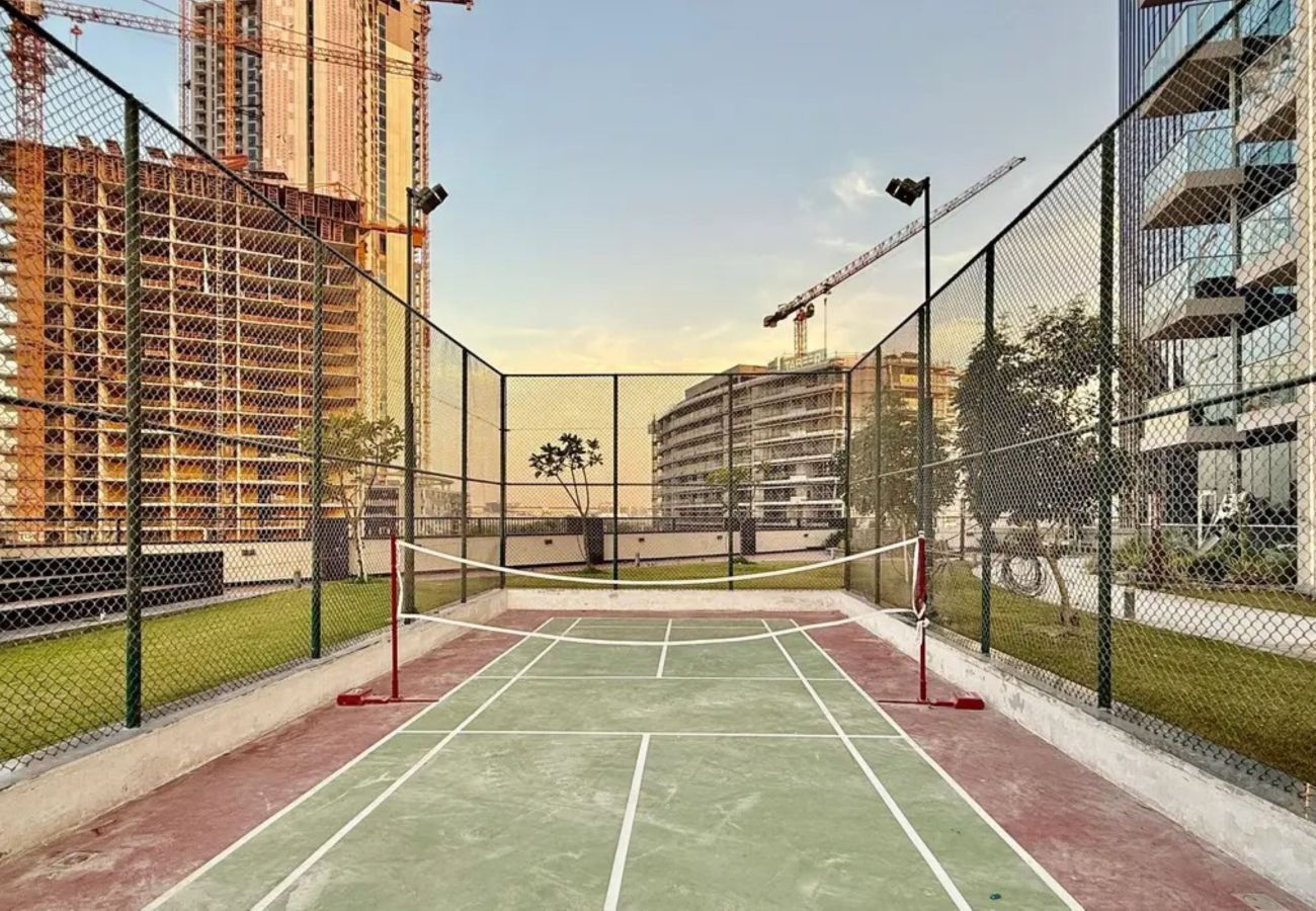 Apartment in Dubai - Bliss & Beyond | Classy 1BR w Extra Bed in Miraclz