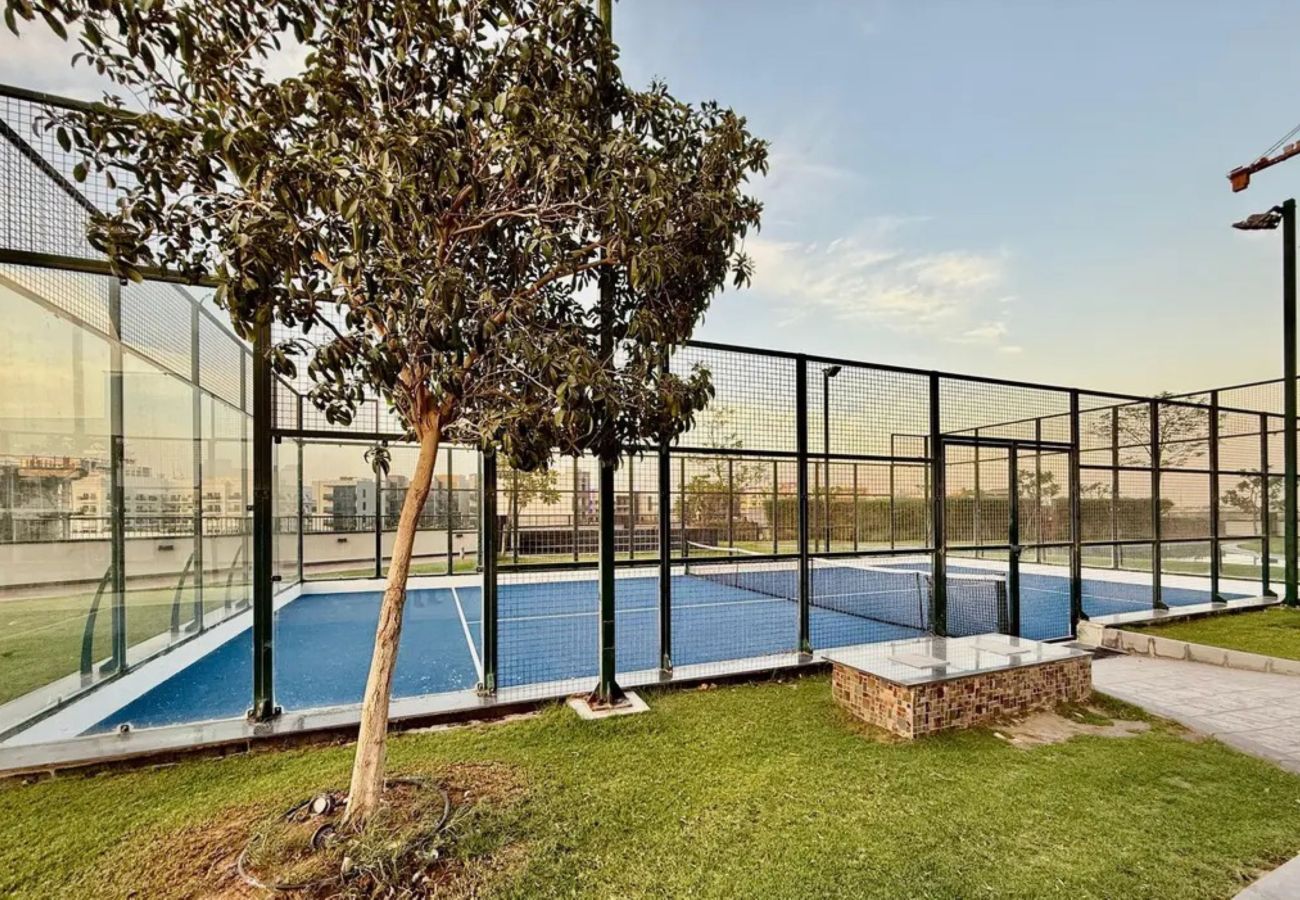 Apartment in Dubai - Bliss & Beyond | Classy 1BR w Extra Bed in Miraclz