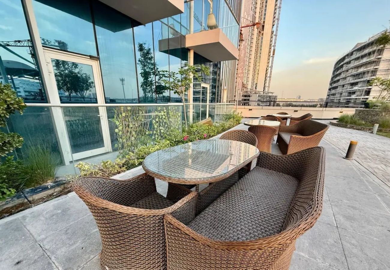 Apartment in Dubai - Bliss & Beyond | Classy 1BR w Extra Bed in Miraclz