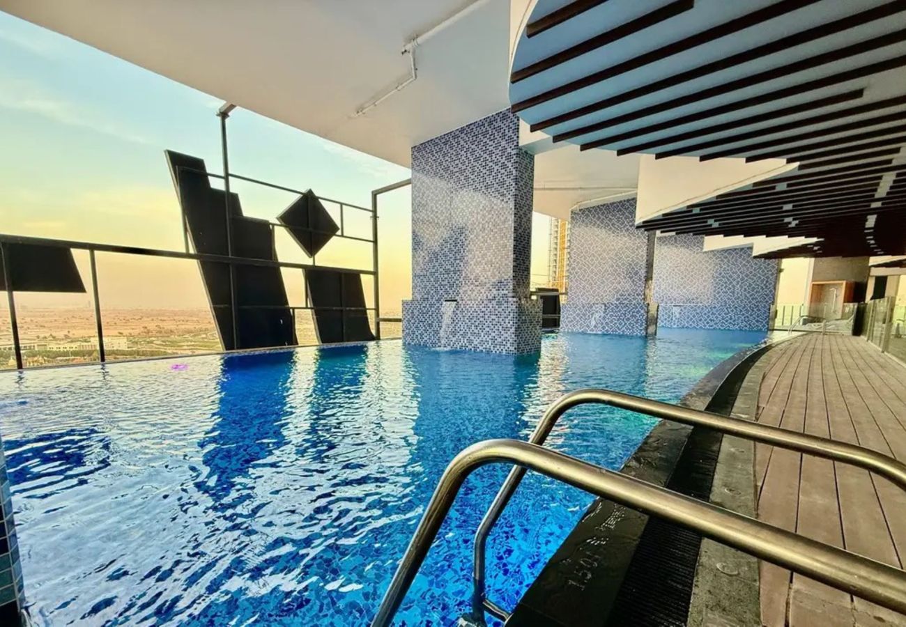 Apartment in Dubai - Bliss & Beyond | Classy 1BR w Extra Bed in Miraclz