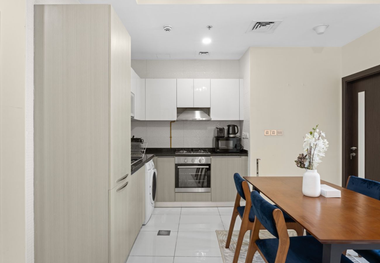 Apartment in Dubai - Bliss & Beyond | Classy 1BR w Extra Bed in Miraclz