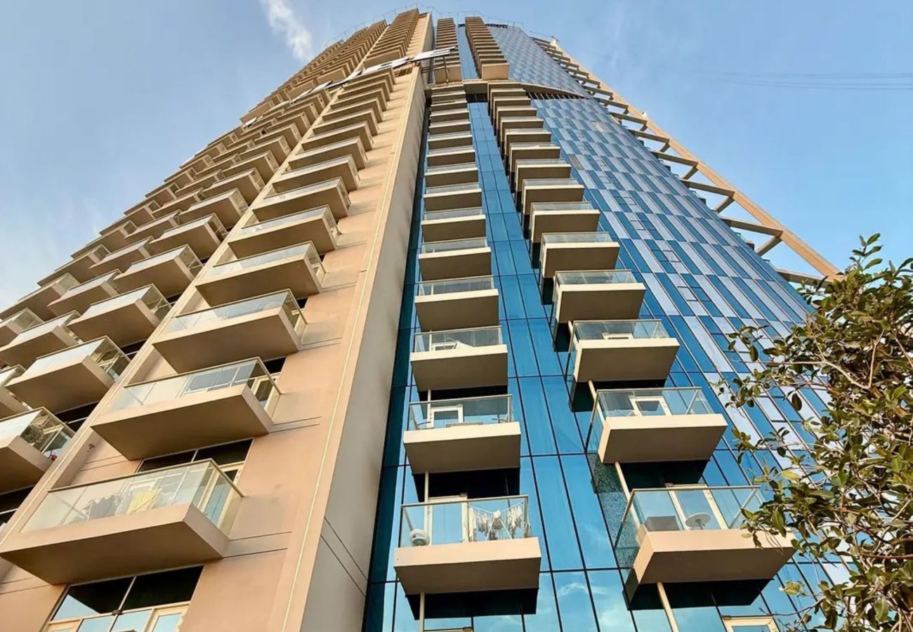 Apartment in Dubai - Bliss & Beyond | Classy 1BR w Extra Bed in Miraclz