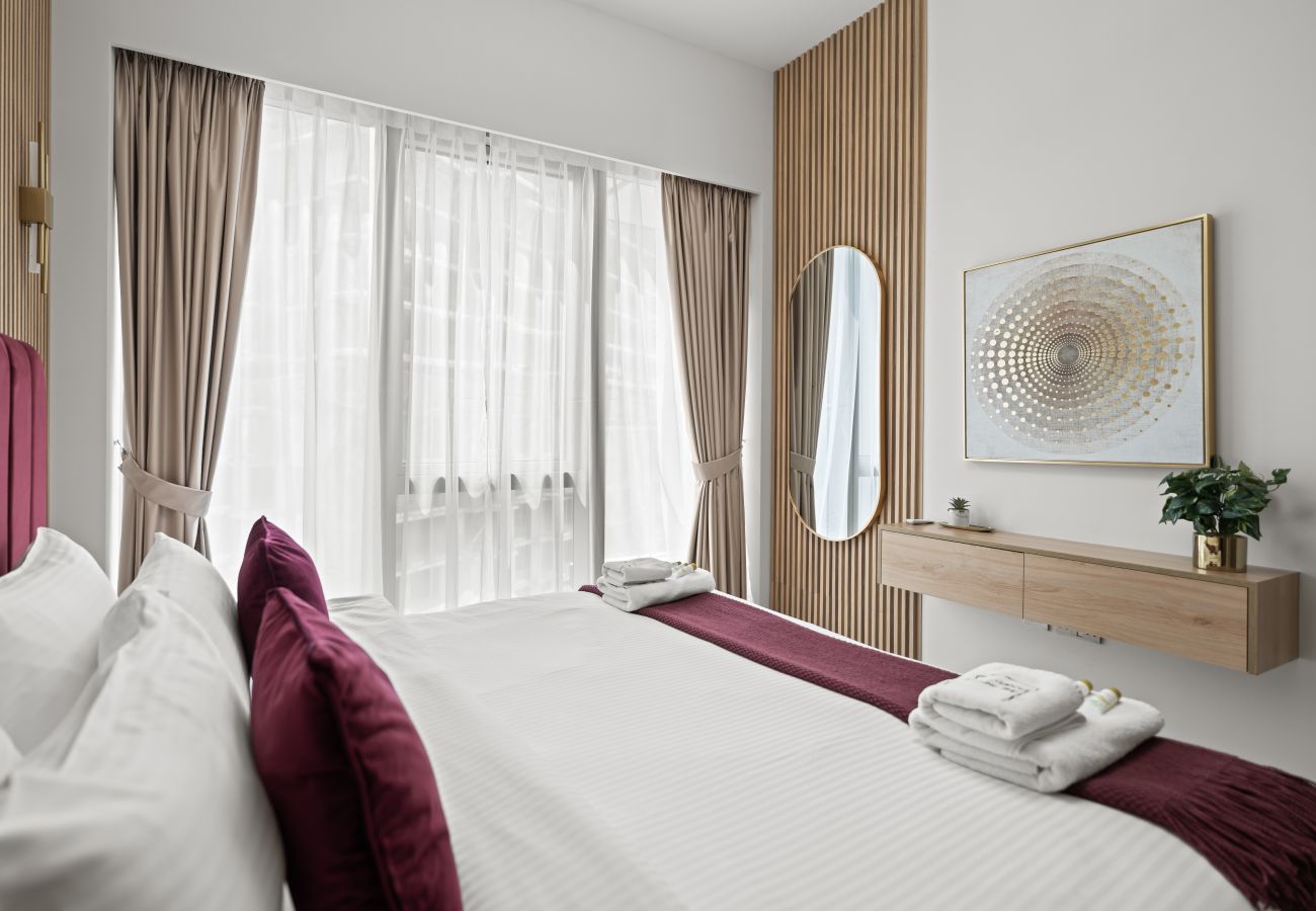 Apartment in Dubai - Grande Essence: Elegant 1BR in Downtown