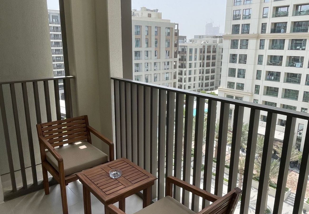 Apartment in Dubai - Radiant Luxe Retreat | 1BR w Sofa Bed in Lotus 3