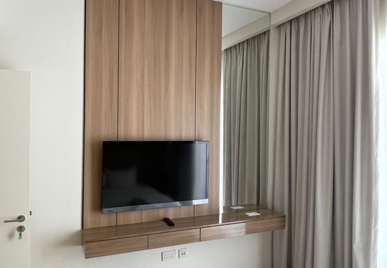 Apartment in Dubai - Radiant Luxe Retreat | 1BR w Sofa Bed in Lotus 3