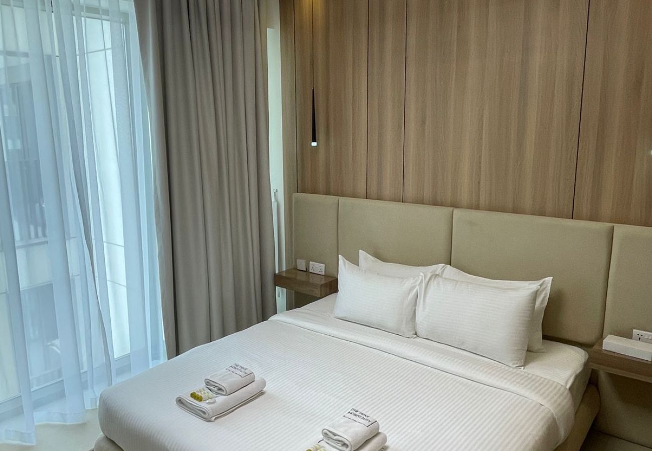 Apartment in Dubai - Radiant Luxe Retreat | 1BR w Sofa Bed in Lotus 3