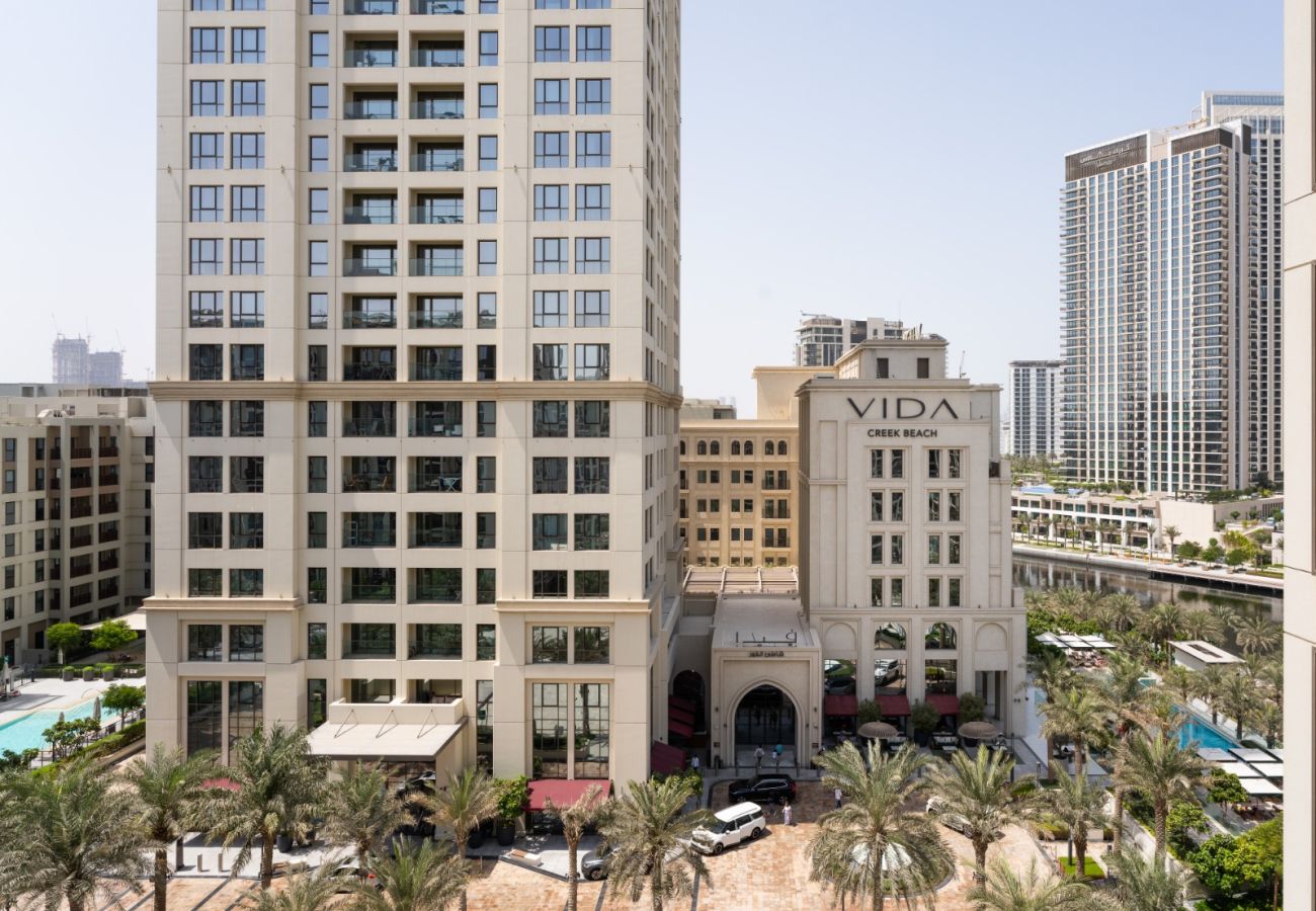 Apartment in Dubai - Radiant Luxe 1BR+Sofa Bed |Sleeps 4| in Lotus 3