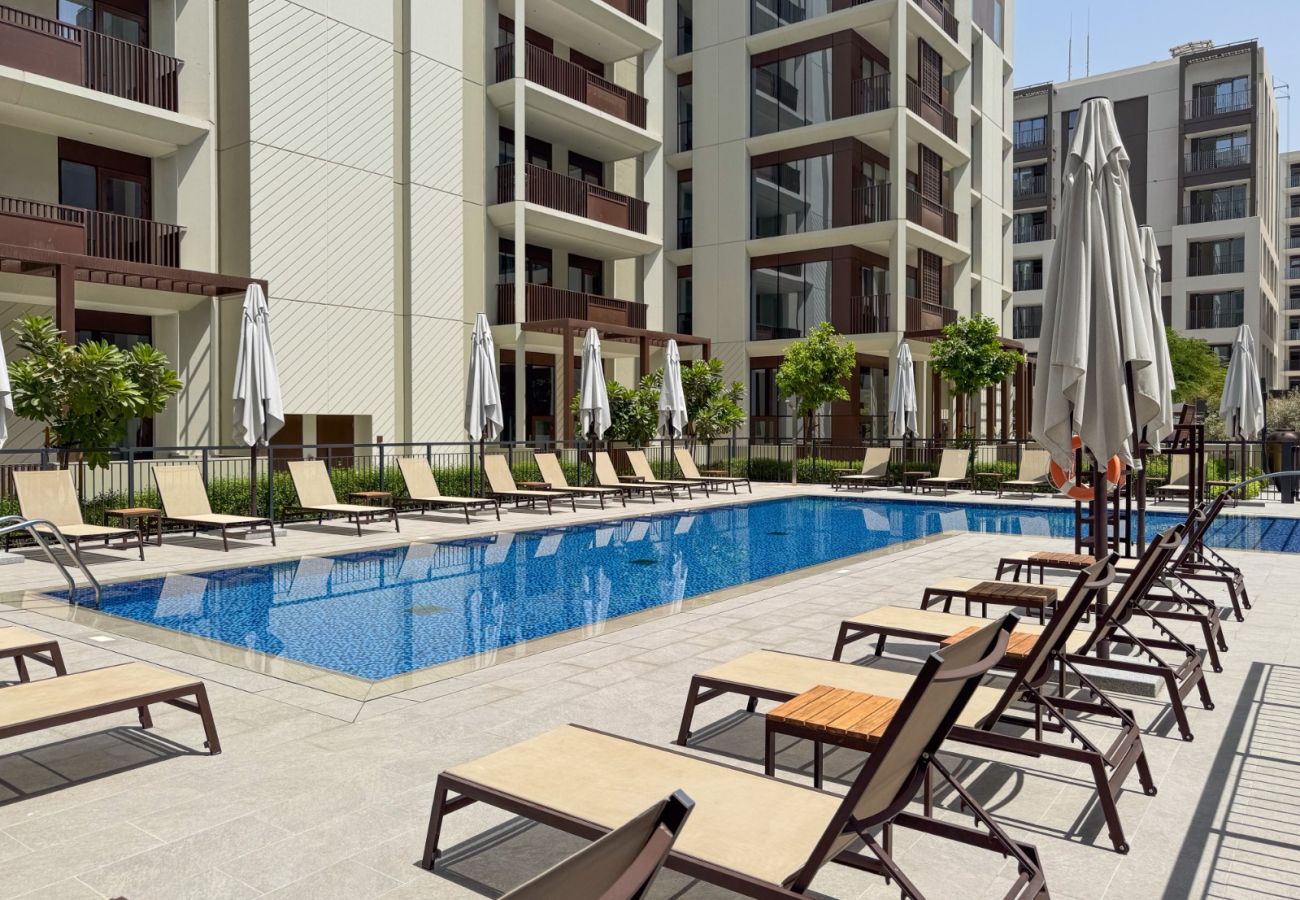 Apartment in Dubai - Radiant Luxe 1BR+Sofa Bed |Sleeps 4| in Lotus 3