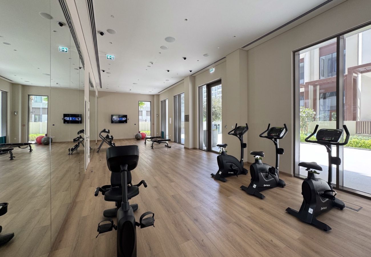 Apartment in Dubai - Radiant Luxe 1BR+Sofa Bed |Sleeps 4| in Lotus 3