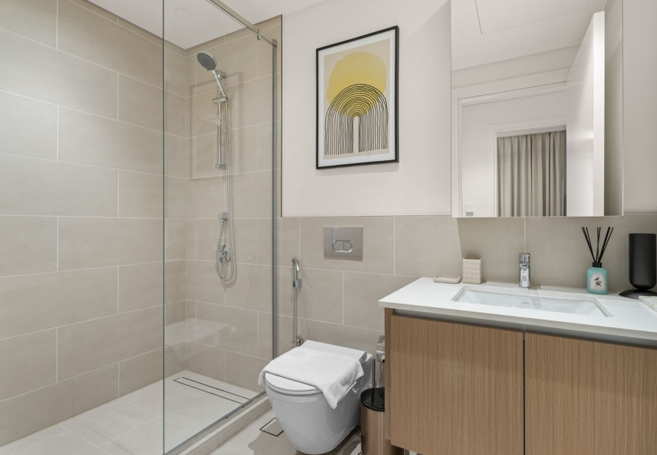Apartment in Dubai - Radiant Luxe 1BR+Sofa Bed |Sleeps 4| in Lotus 3