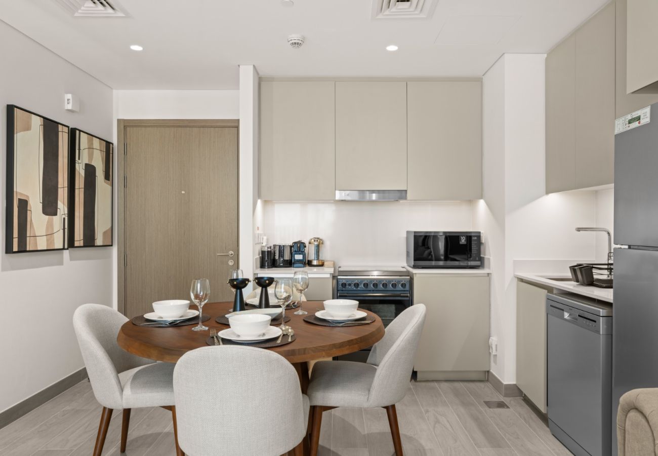 Apartment in Dubai - Radiant Luxe 1BR+Sofa Bed |Sleeps 4| in Lotus 3