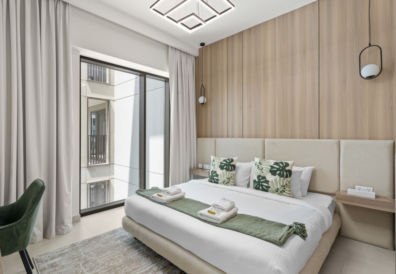 Apartment in Dubai - Radiant Luxe 1BR+Sofa Bed |Sleeps 4| in Lotus 3