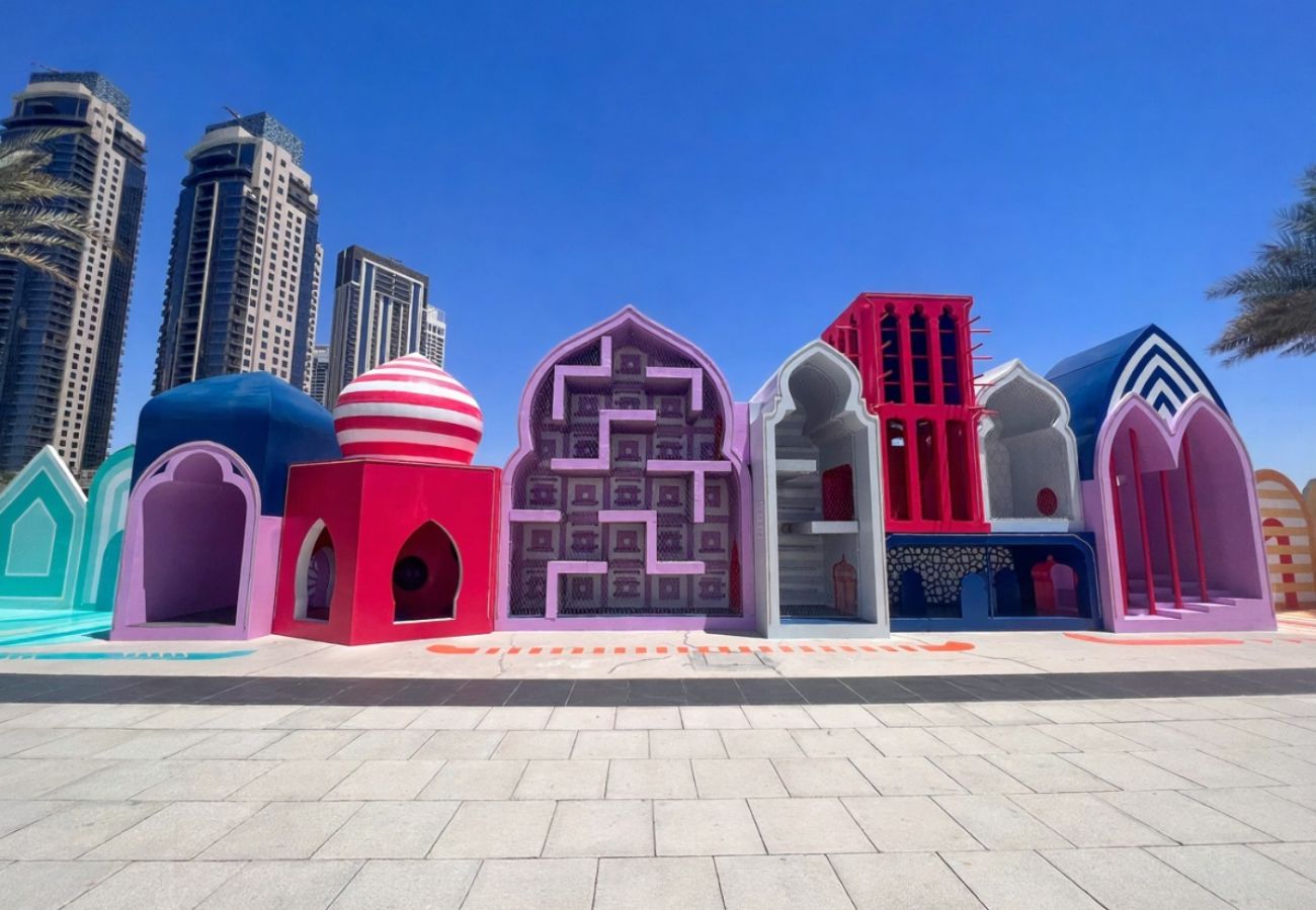 Apartment in Dubai - Radiant Luxe 1BR+Sofa Bed |Sleeps 4| in Lotus 3