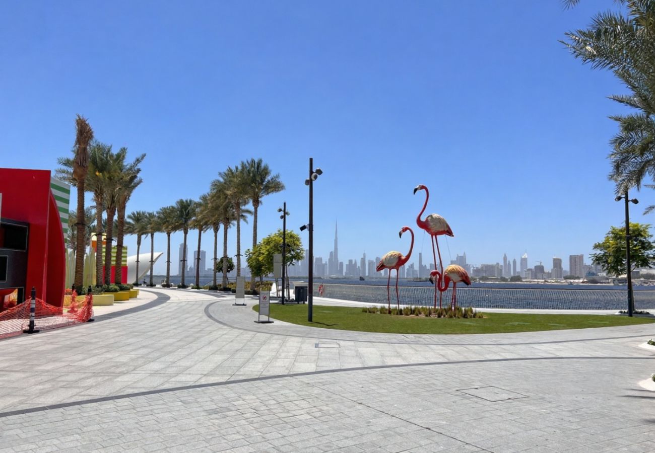 Apartment in Dubai - Radiant Luxe 1BR+Sofa Bed |Sleeps 4| in Lotus 3
