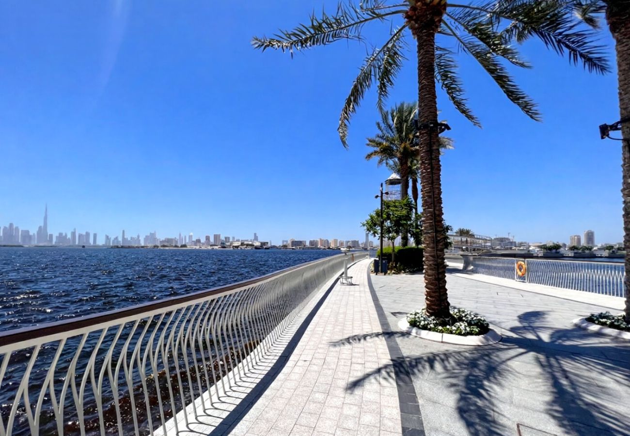 Apartment in Dubai - Radiant Luxe 1BR+Sofa Bed |Sleeps 4| in Lotus 3