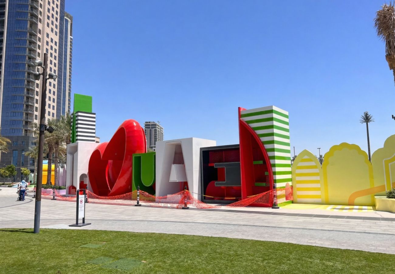 Apartment in Dubai - Radiant Luxe 1BR+Sofa Bed |Sleeps 4| in Lotus 3