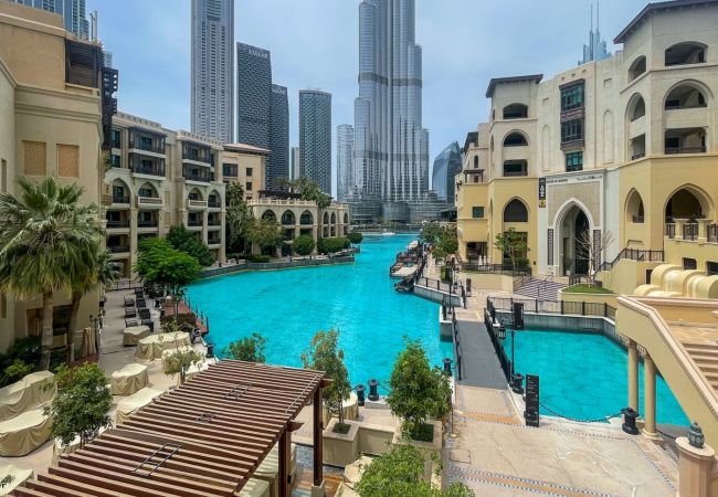 Apartment in Dubai - Royale 1BR+Study|Sleeps 4|Full Burj Khalifa View Apartment in Dubai - Royale 1BR+Study|Sleeps 4|Full Burj Khalifa View