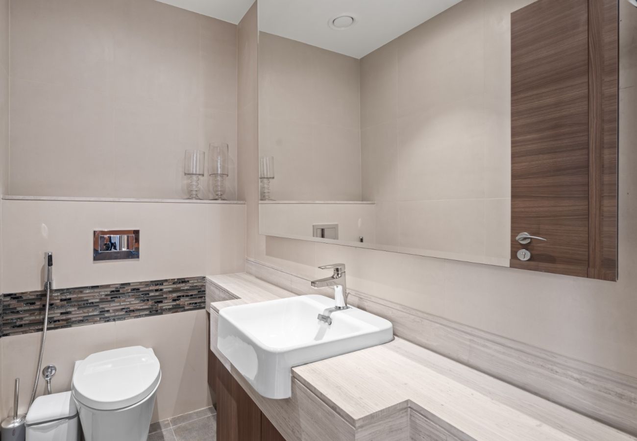 Apartment in Dubai - Royale 1BR+Study|Sleeps 4|Full Burj Khalifa View
