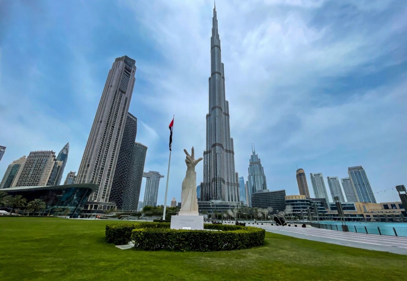 Apartment in Dubai - Royale 1BR+Study|Sleeps 4|Full Burj Khalifa View