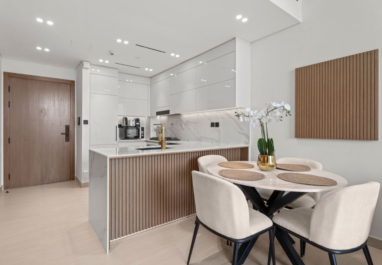 Apartment in Dubai - The Blooming Escape 1BDR In Binghatti Orchid