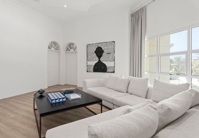 Villa in Dubai - World Class Luxurious 4 BDR Villa In Umm Al Sheif Villa in Dubai - World Class Luxurious 4 BDR Villa In Umm Al Sheif