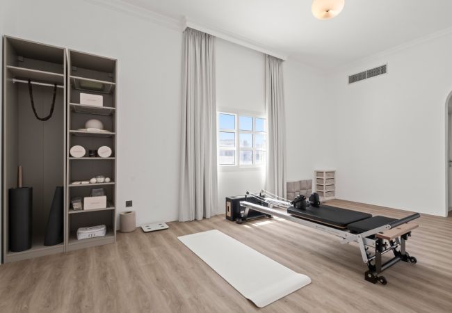 Villa in Dubai - World Class Luxurious 4 BDR Villa In Umm Al Sheif Villa in Dubai - World Class Luxurious 4 BDR Villa In Umm Al Sheif
