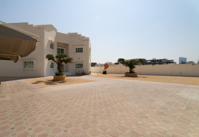 Villa in Dubai - World Class Luxurious 4 BDR Villa In Umm Al Sheif Villa in Dubai - World Class Luxurious 4 BDR Villa In Umm Al Sheif