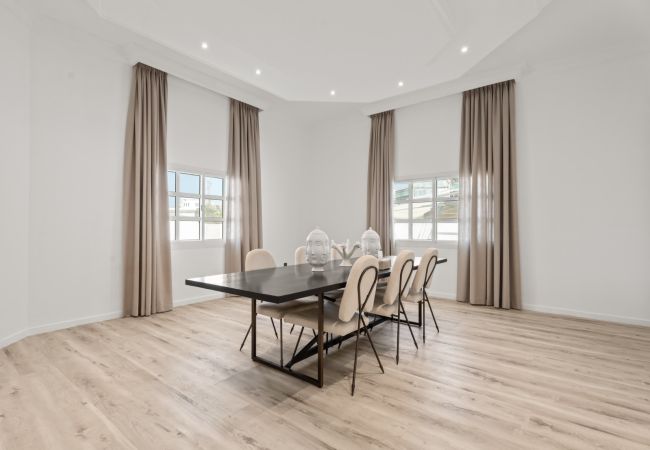 Villa in Dubai - World Class Luxurious 4 BDR Villa In Umm Al Sheif Villa in Dubai - World Class Luxurious 4 BDR Villa In Umm Al Sheif