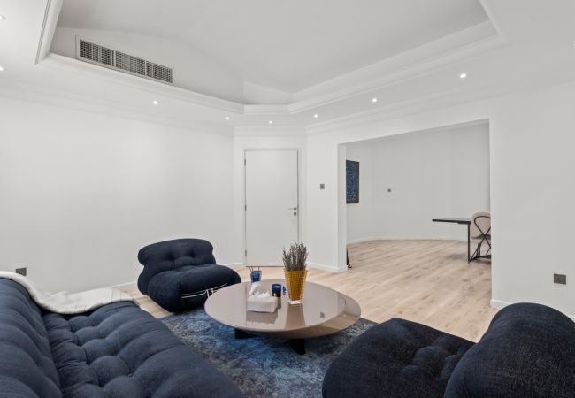 Villa in Dubai - World Class Luxurious 4 BDR Villa In Umm Al Sheif Villa in Dubai - World Class Luxurious 4 BDR Villa In Umm Al Sheif