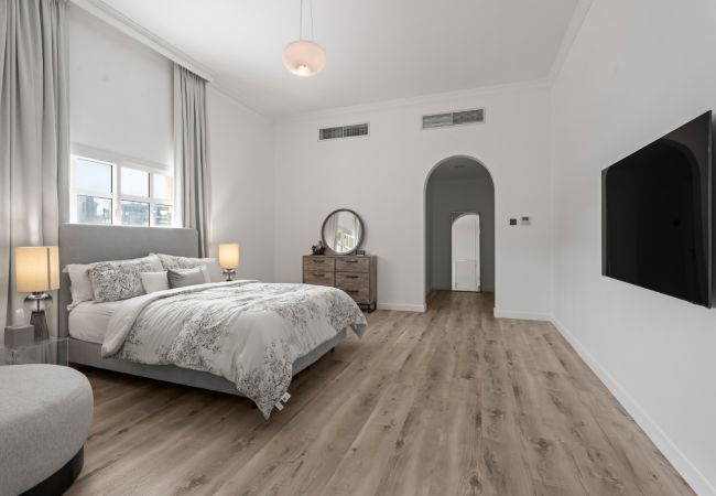 Villa in Dubai - World Class Luxurious 4 BDR Villa In Umm Al Sheif Villa in Dubai - World Class Luxurious 4 BDR Villa In Umm Al Sheif