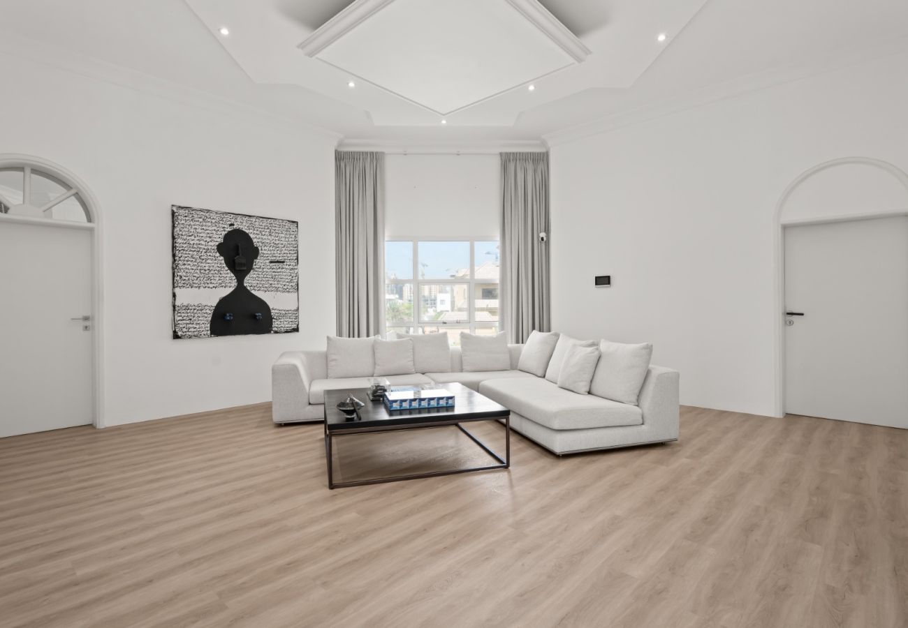 Villa in Dubai - World Class Luxurious 4 BDR Villa In Umm Al Sheif Villa in Dubai - World Class Luxurious 4 BDR Villa In Umm Al Sheif