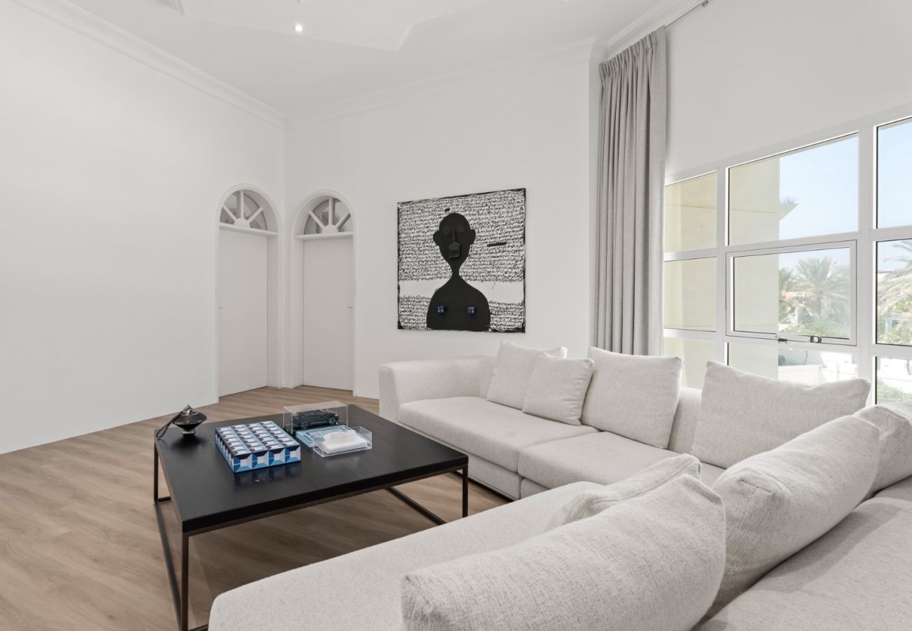 Villa in Dubai - World Class Luxurious 4 BDR Villa In Umm Al Sheif Villa in Dubai - World Class Luxurious 4 BDR Villa In Umm Al Sheif