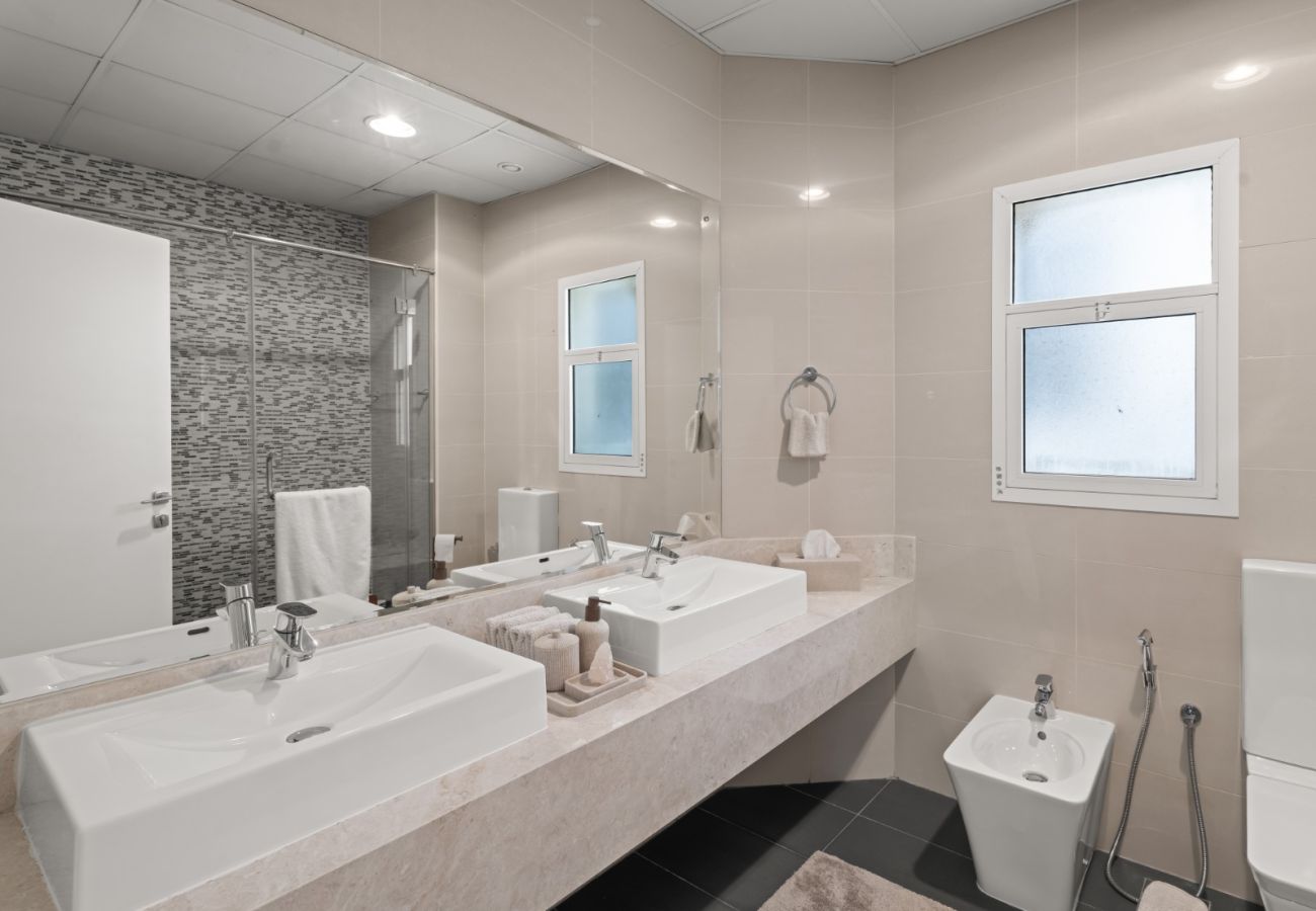Villa in Dubai - World Class Luxurious 4 BDR Villa In Umm Al Sheif Villa in Dubai - World Class Luxurious 4 BDR Villa In Umm Al Sheif