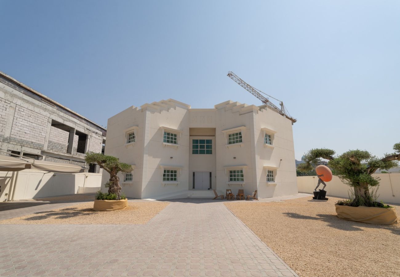 Villa in Dubai - World Class Luxurious 4 BDR Villa In Umm Al Sheif Villa in Dubai - World Class Luxurious 4 BDR Villa In Umm Al Sheif