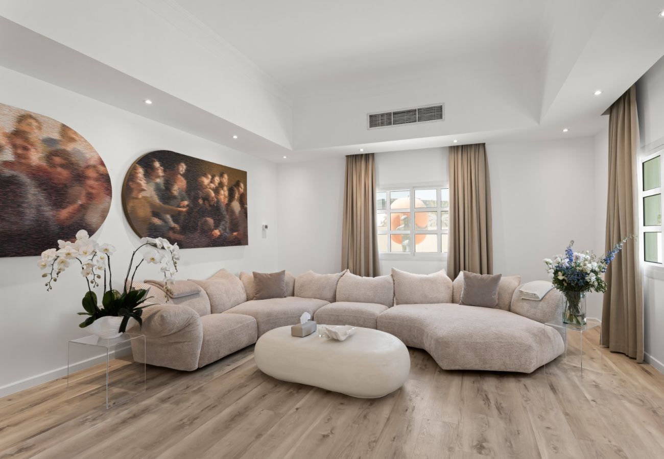 Villa in Dubai - World Class Luxurious 4 BDR Villa In Umm Al Sheif Villa in Dubai - World Class Luxurious 4 BDR Villa In Umm Al Sheif