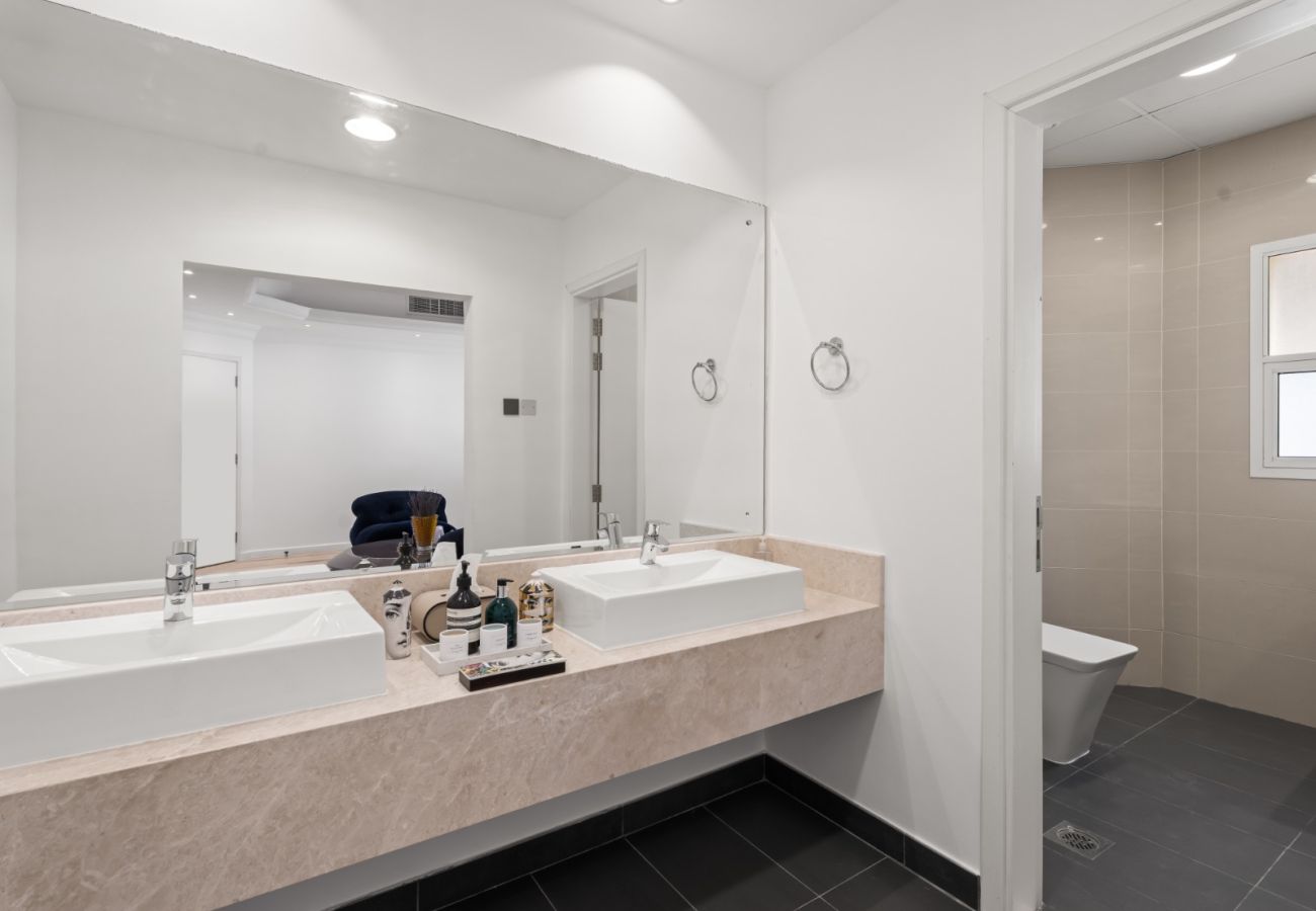Villa in Dubai - World Class Luxurious 4 BDR Villa In Umm Al Sheif Villa in Dubai - World Class Luxurious 4 BDR Villa In Umm Al Sheif