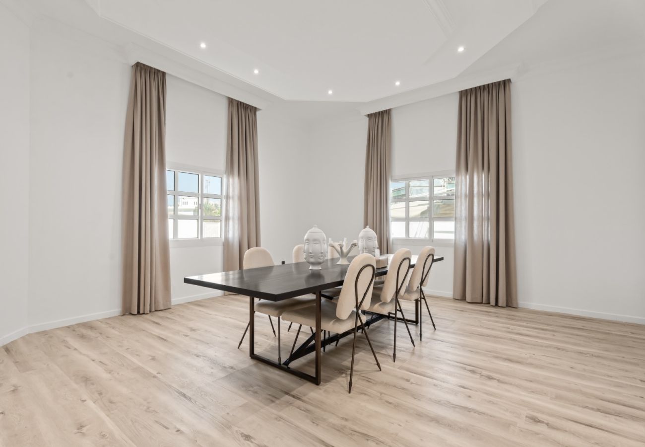 Villa in Dubai - World Class Luxurious 4 BDR Villa In Umm Al Sheif Villa in Dubai - World Class Luxurious 4 BDR Villa In Umm Al Sheif