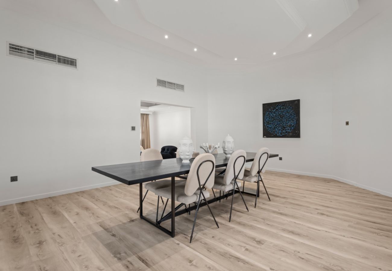 Villa in Dubai - World Class Luxurious 4 BDR Villa In Umm Al Sheif Villa in Dubai - World Class Luxurious 4 BDR Villa In Umm Al Sheif