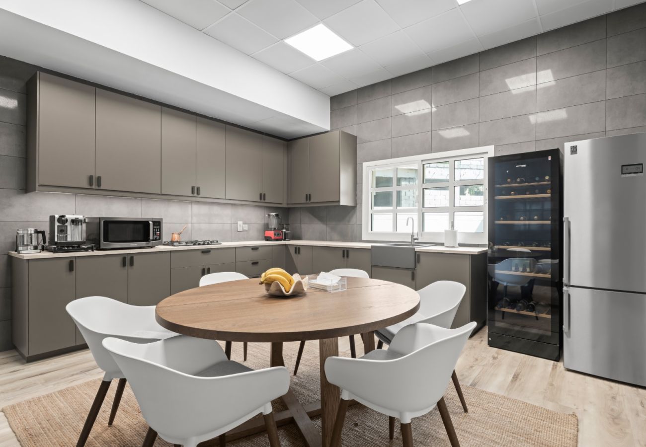 Villa in Dubai - World Class Luxurious 4 BDR Villa In Umm Al Sheif Villa in Dubai - World Class Luxurious 4 BDR Villa In Umm Al Sheif