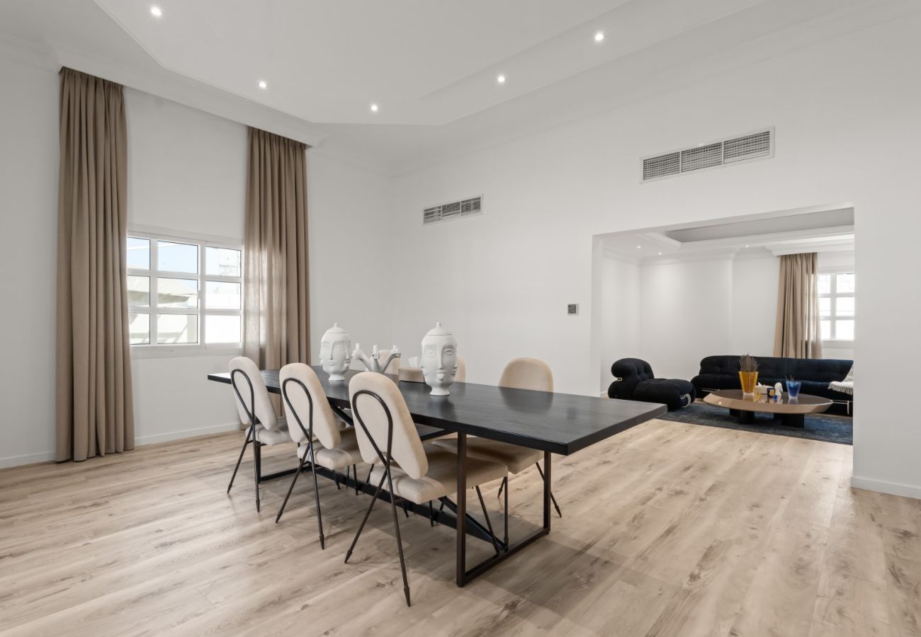 Villa in Dubai - World Class Luxurious 4 BDR Villa In Umm Al Sheif Villa in Dubai - World Class Luxurious 4 BDR Villa In Umm Al Sheif