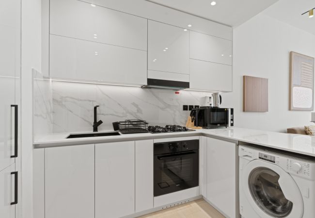 Apartment in Dubai - Aesthetic Elegance 1BR in Binghatti Onyx Apartment in Dubai - Aesthetic Elegance 1BR in Binghatti Onyx