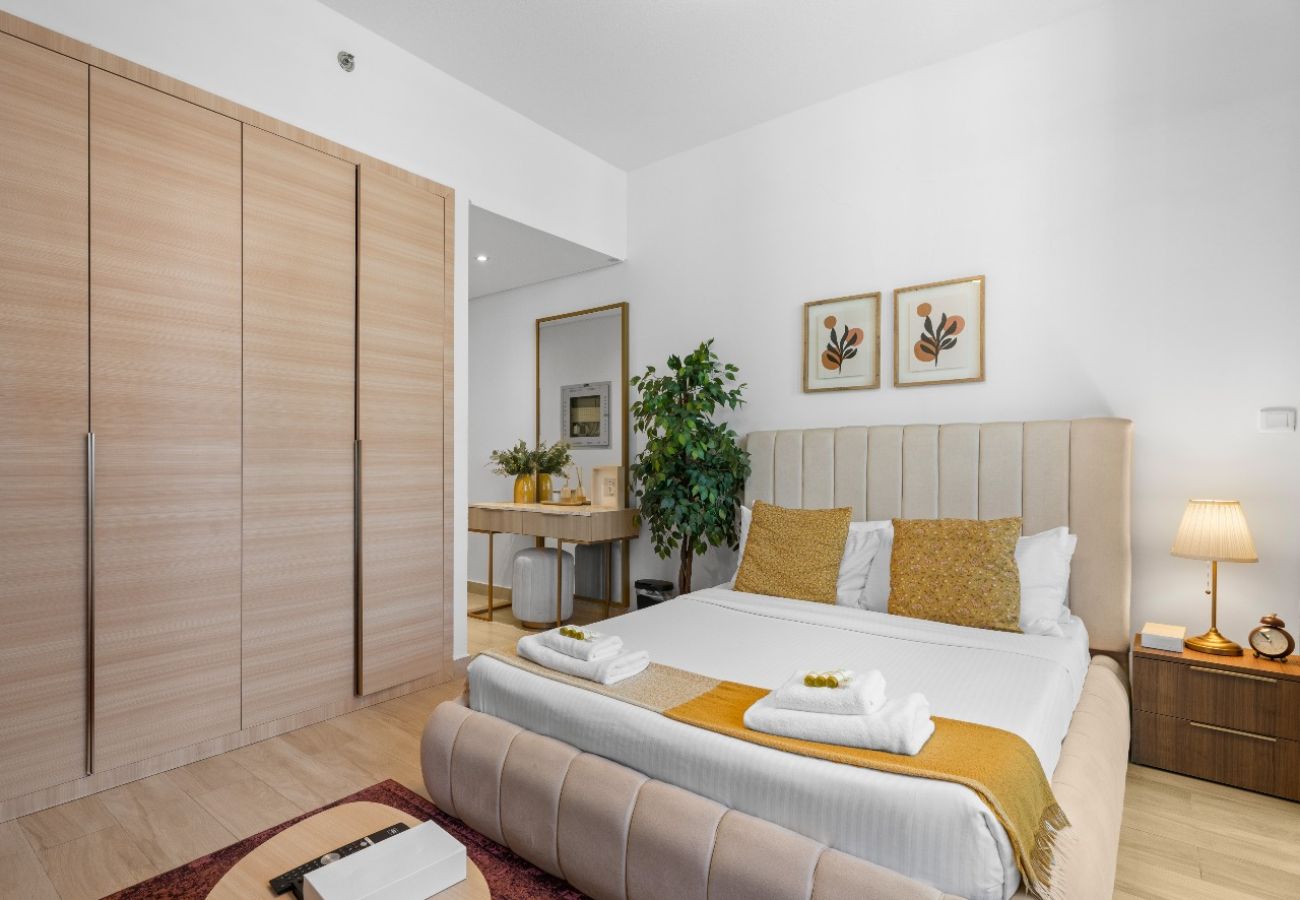 Studio in Dubai - Warm Glow Retreat: Cozy Studio In Regina, JVC