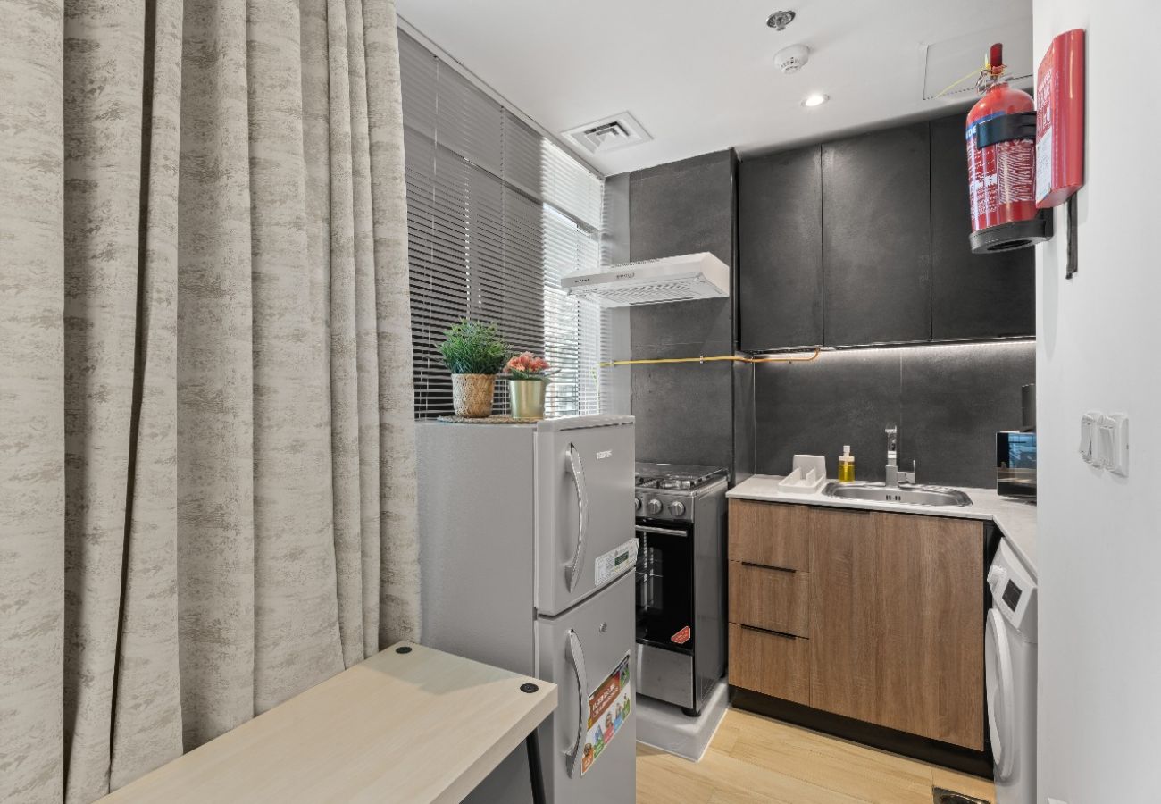 Studio in Dubai - Warm Glow Retreat: Cozy Studio In Regina, JVC