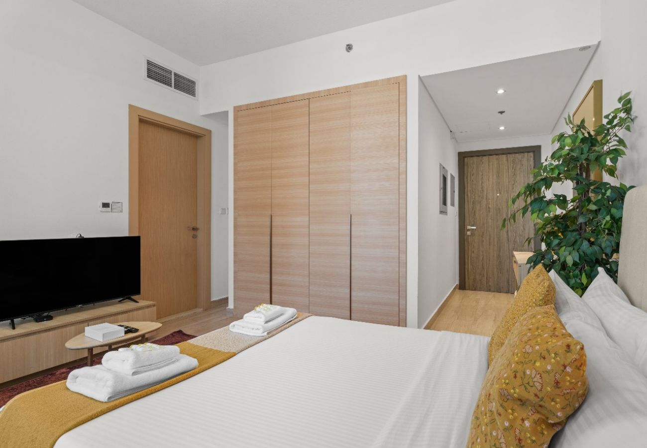 Studio in Dubai - Warm Glow Retreat: Cozy Studio In Regina, JVC