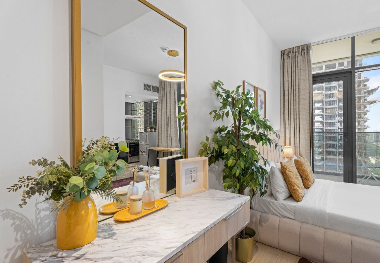 Studio in Dubai - Warm Glow Retreat: Cozy Studio In Regina, JVC