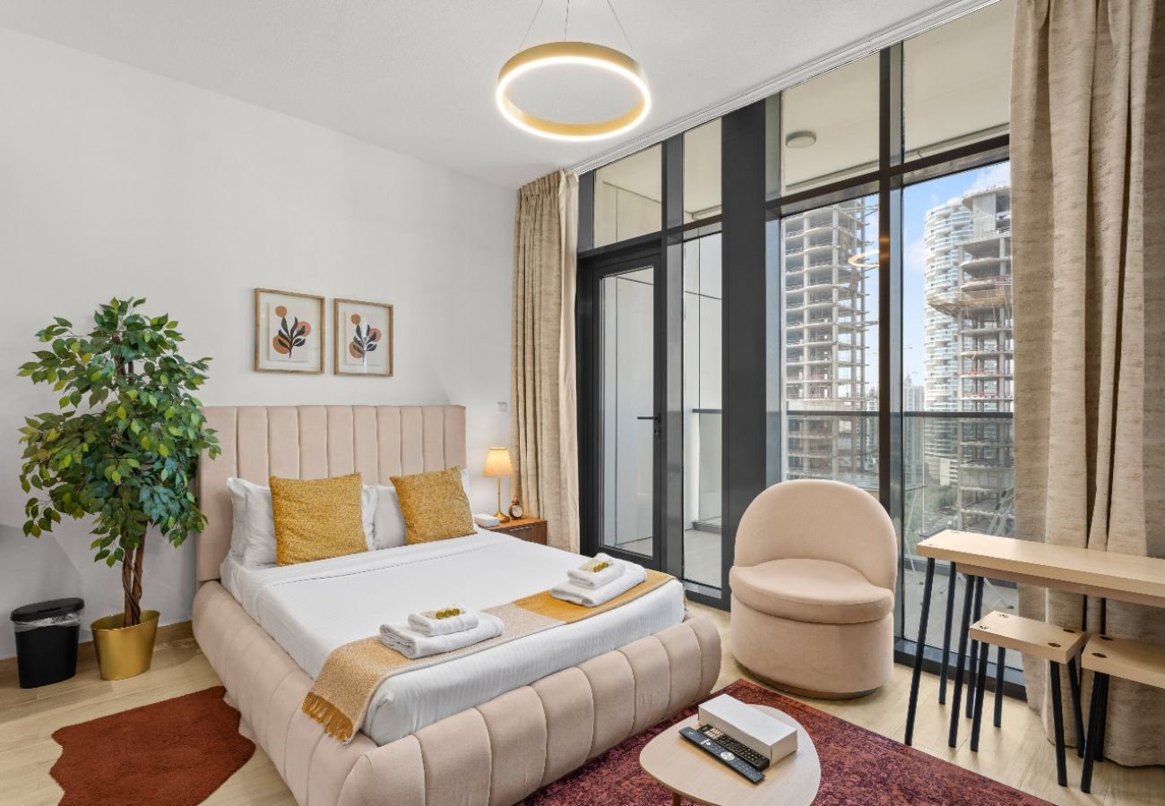 Studio in Dubai - Warm Glow Retreat: Cozy Studio In Regina, JVC